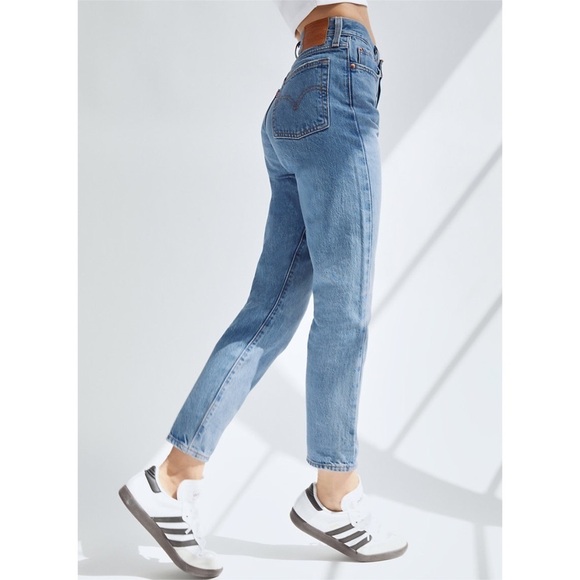 ARITZIA LEVIS WEDGIE ICON JEAN SIZE 24 BLUE - Picture 1 of 9